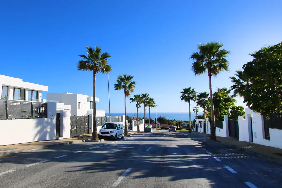 e3a32545-821f-4b25-859a-9dc90c371076