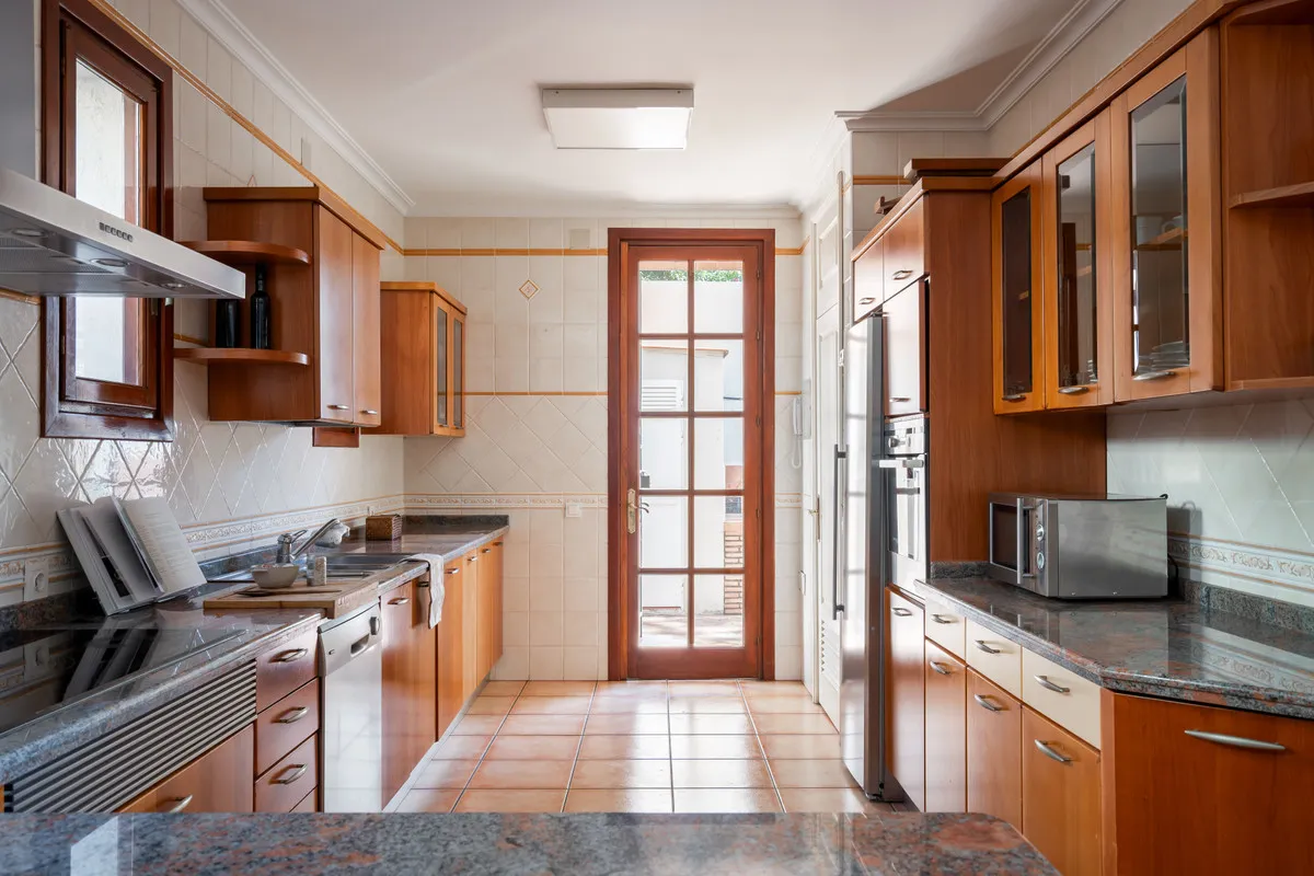 1eb434e2-f3a0-4871-a848-1e76640d5b96