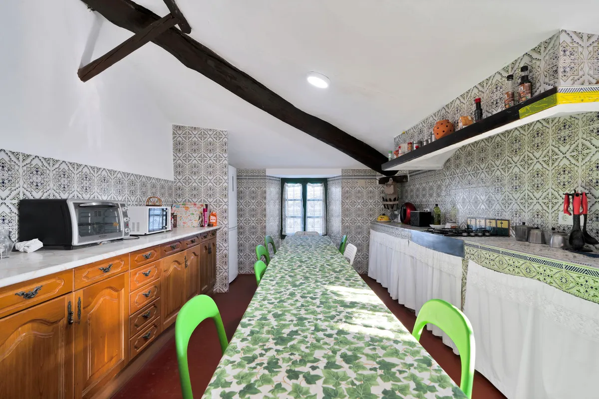 f3305dd4-1d03-47af-be07-3d120798ef32