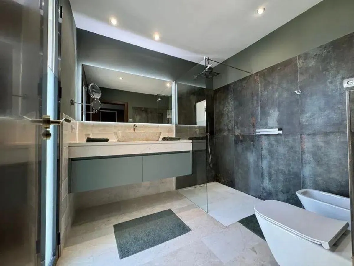 f8867412-c11a-4ff6-8c1d-fb70c0fa4e34