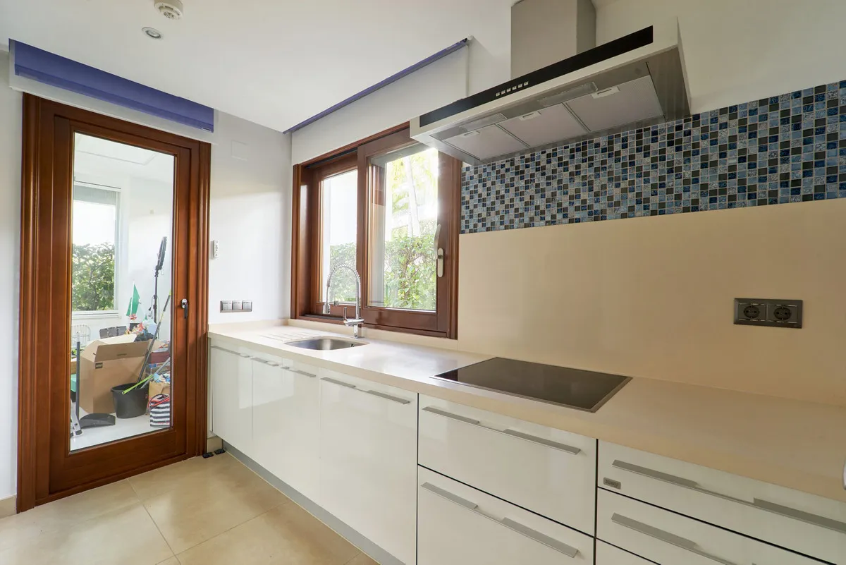 c4e7f844-5a43-4a81-887a-9407a9da4803