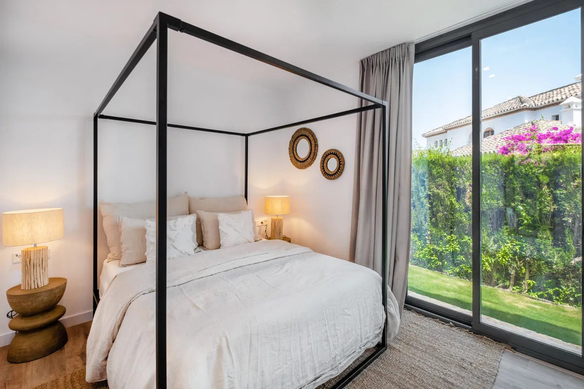 f2010da9-d5bc-4fe7-8a17-bba2d20851b4