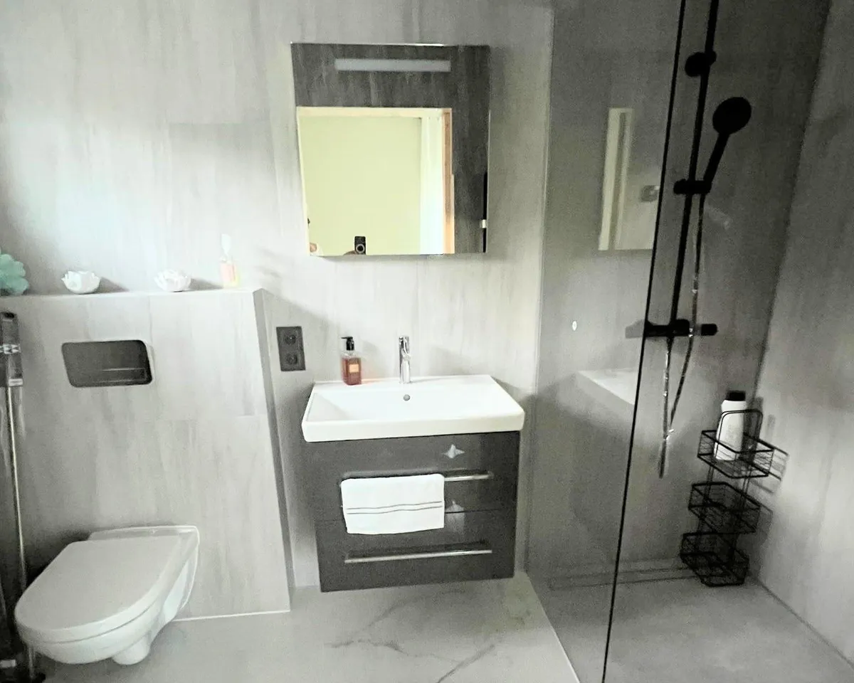 eb996998-2ee0-450c-8f88-7cf72b655ea5