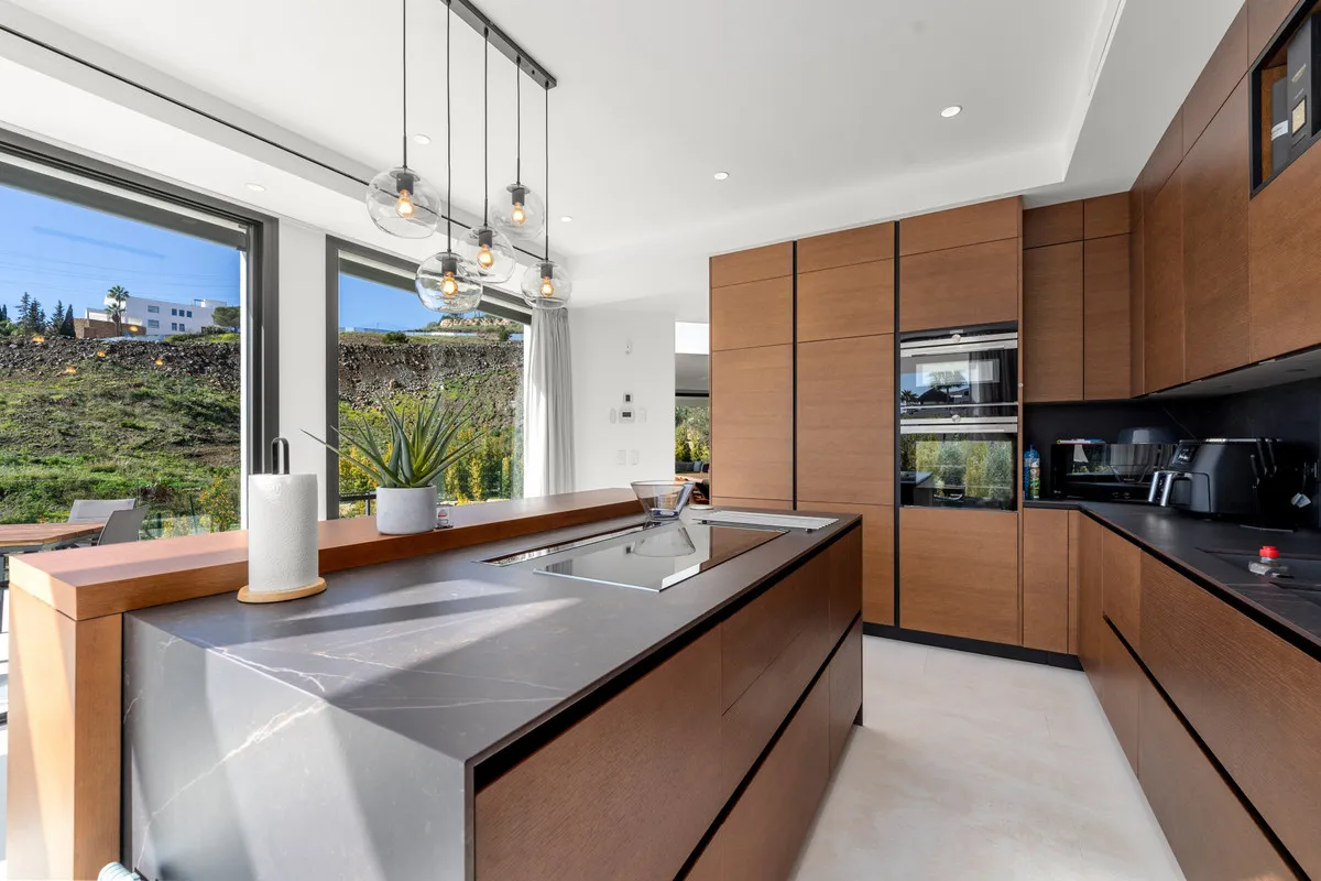 37db5201-da34-44b1-8474-ced8a3b52380