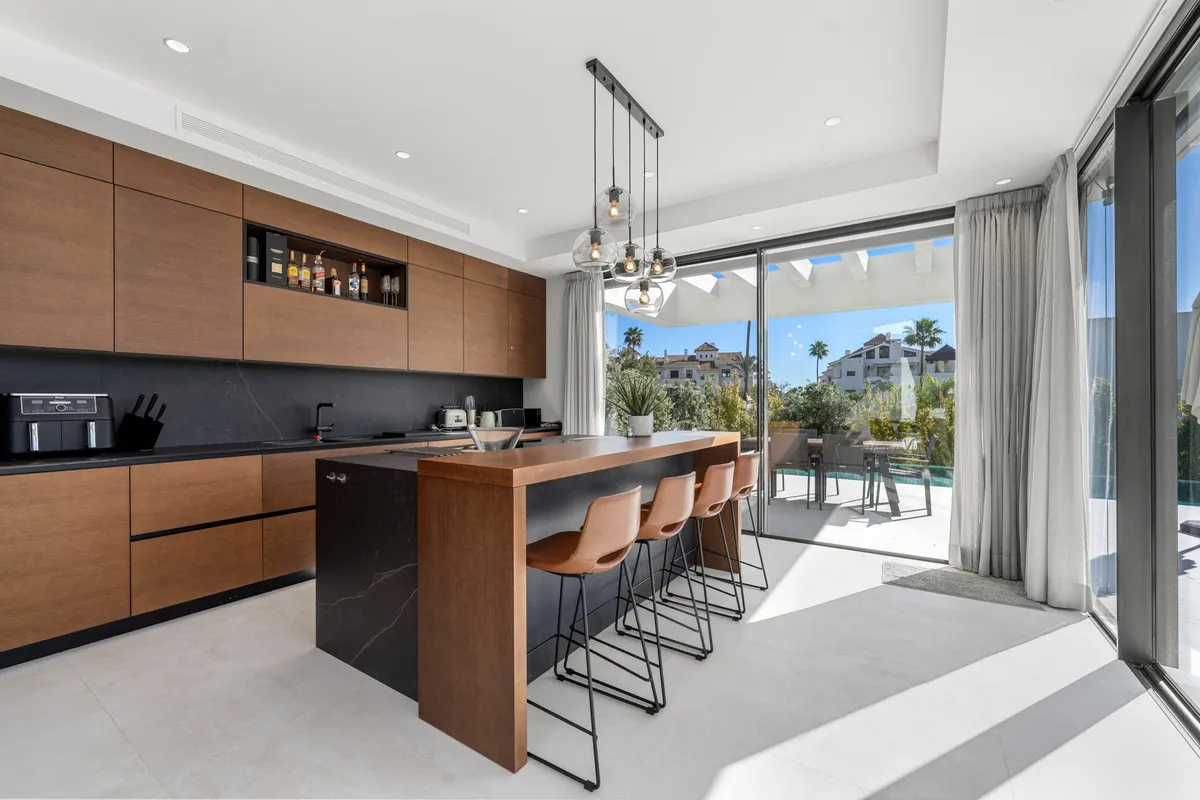 4312505b-b6ca-4a0b-90b4-63c9e41d9c21