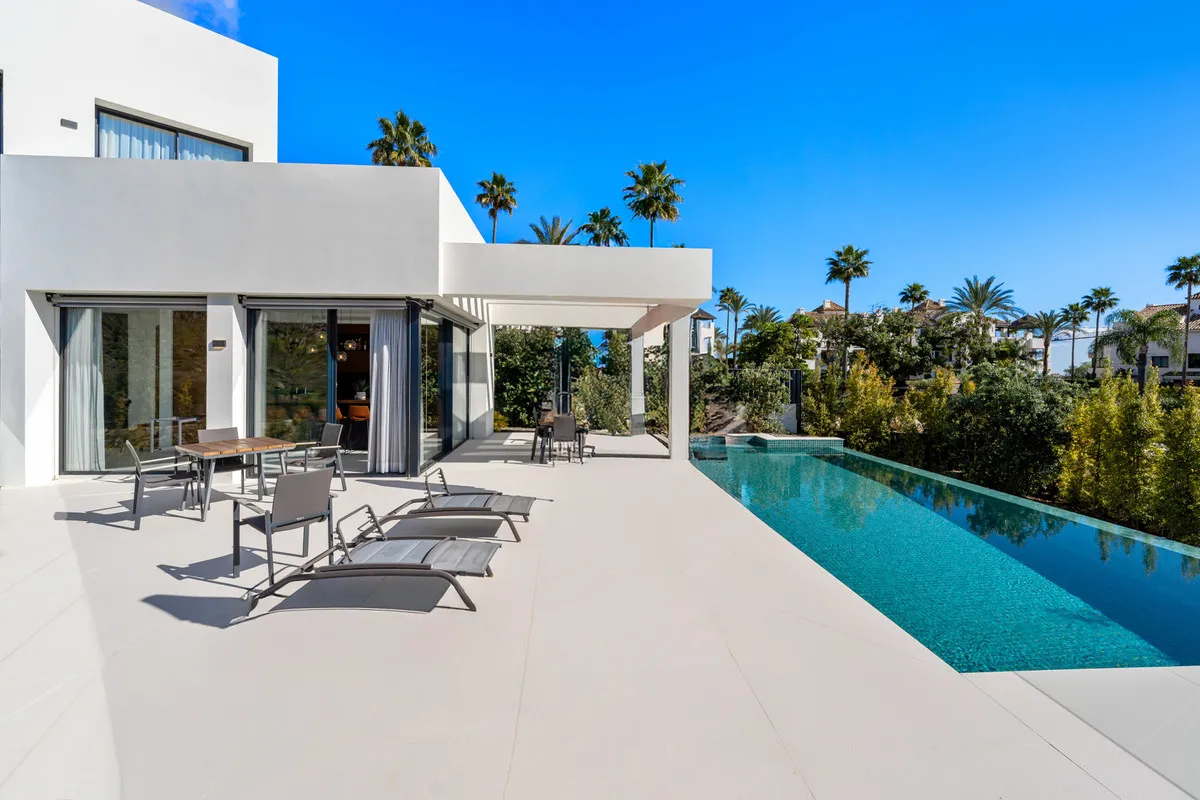 5a2a12d2-d7e2-40d8-9353-40025a9a8573