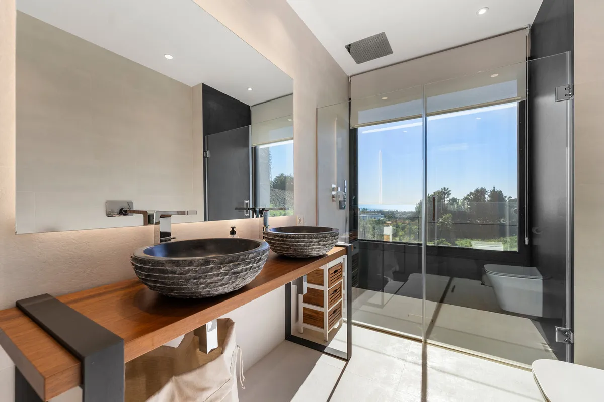 810dab2d-fe9e-4772-b93c-16b651d5c48d