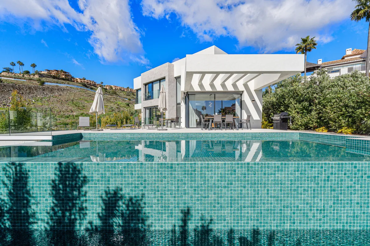 d1c16f95-b19f-4f95-b3c4-bcaf16e3056f