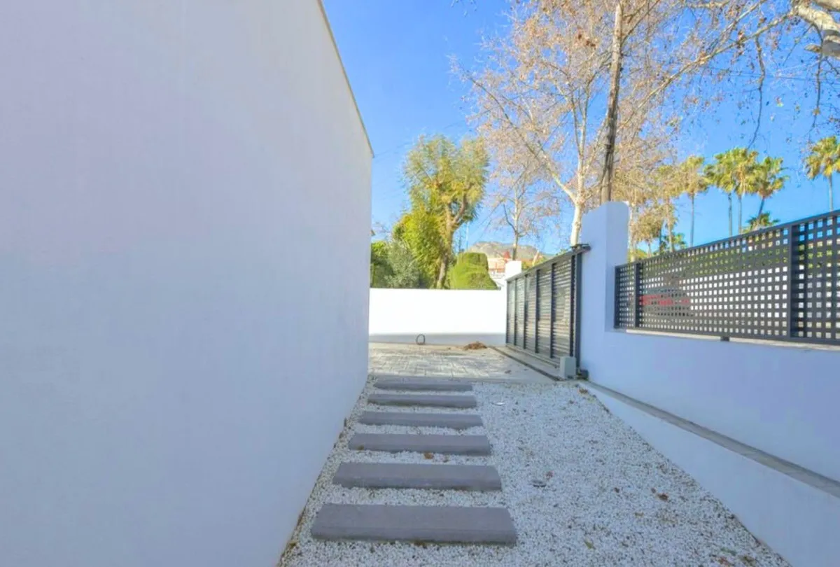 1835234f-d109-44f5-96c7-ab7625bf9632