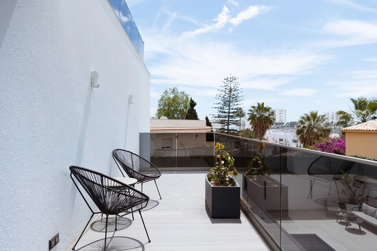 4f54db82-d0ca-4a58-bc55-d4e18b50c800