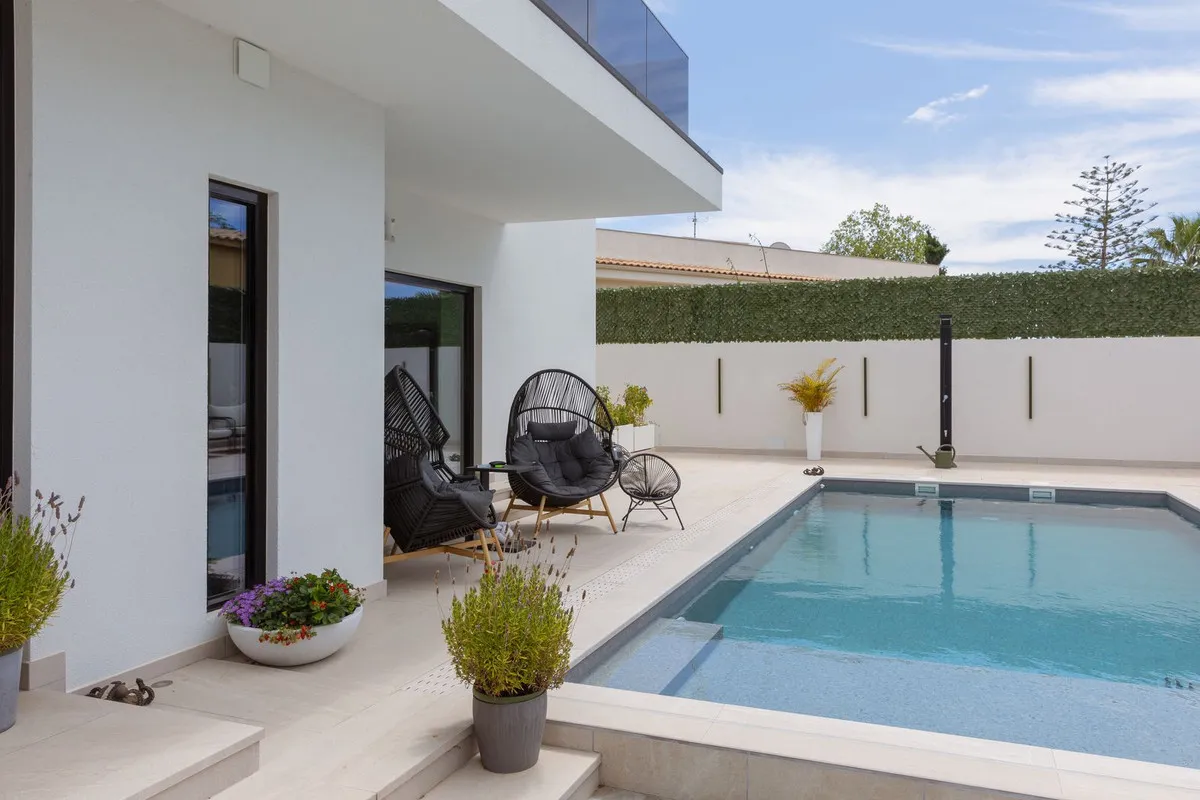 cb816aea-c144-45e2-ba4d-3d54f7e46ab2