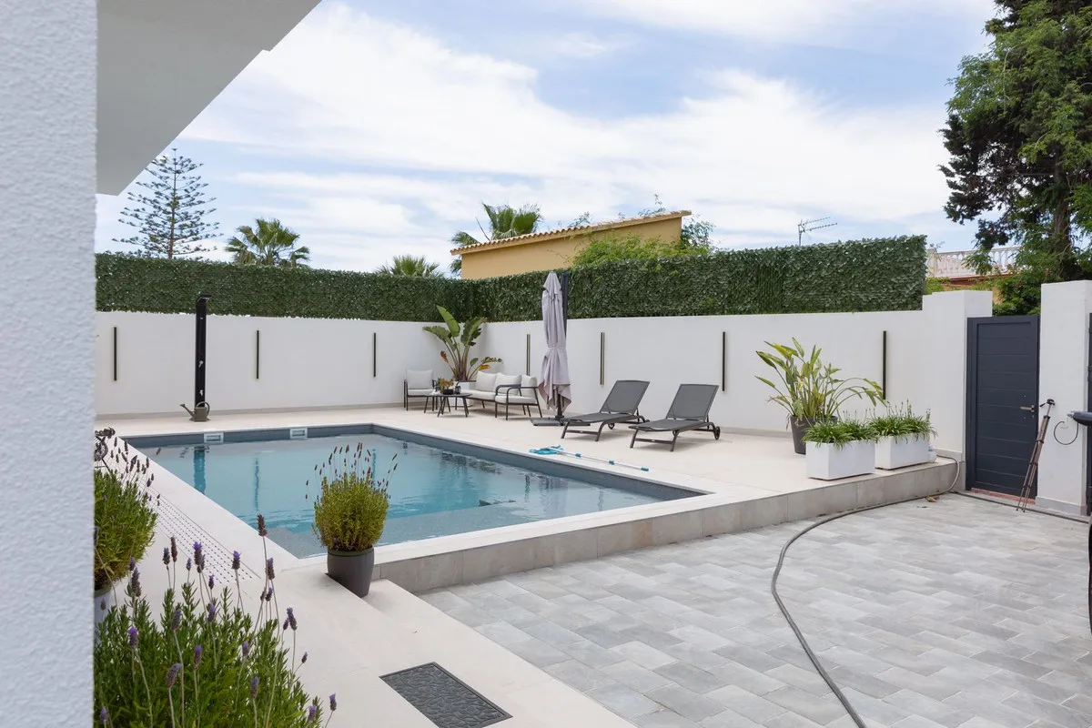 f2683d49-73b5-4626-a76c-13e292a66850