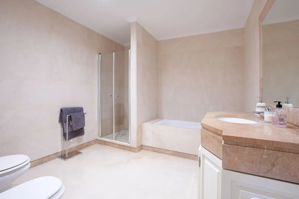 0194e878-baf8-41af-b726-c35cbdc6d18e