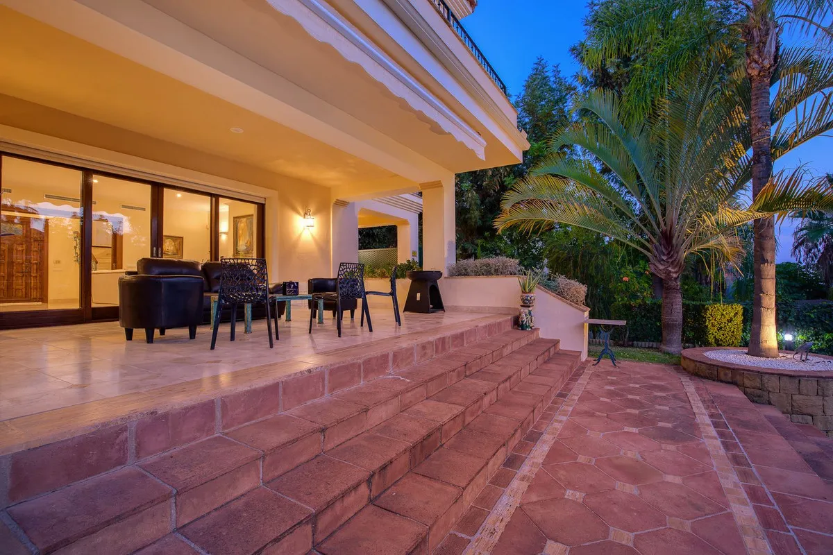 b0300a00-314a-4050-b361-0a9f8b4e7380