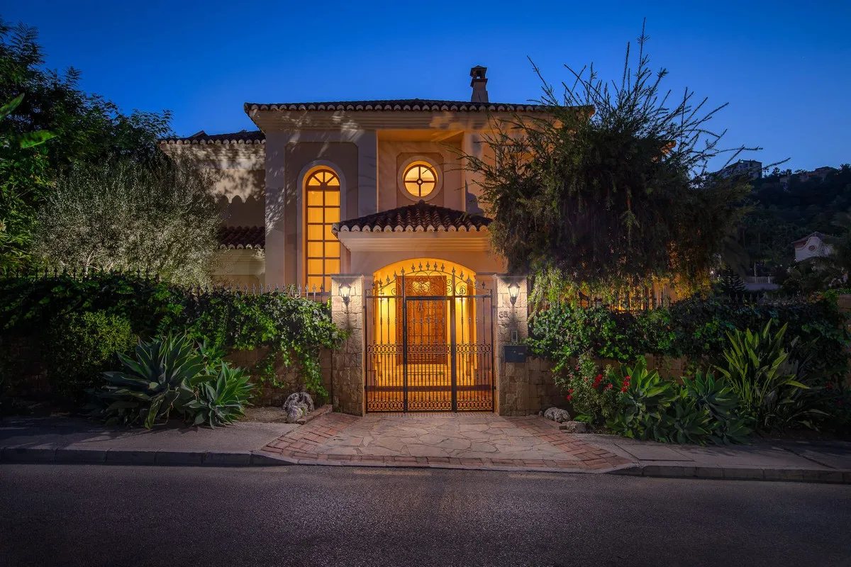 d67d93af-7db1-4117-81b7-4498380ea87a