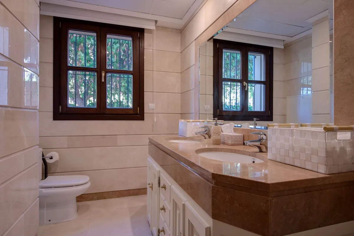 e1984e93-490d-442b-bac5-49c1e384bb29