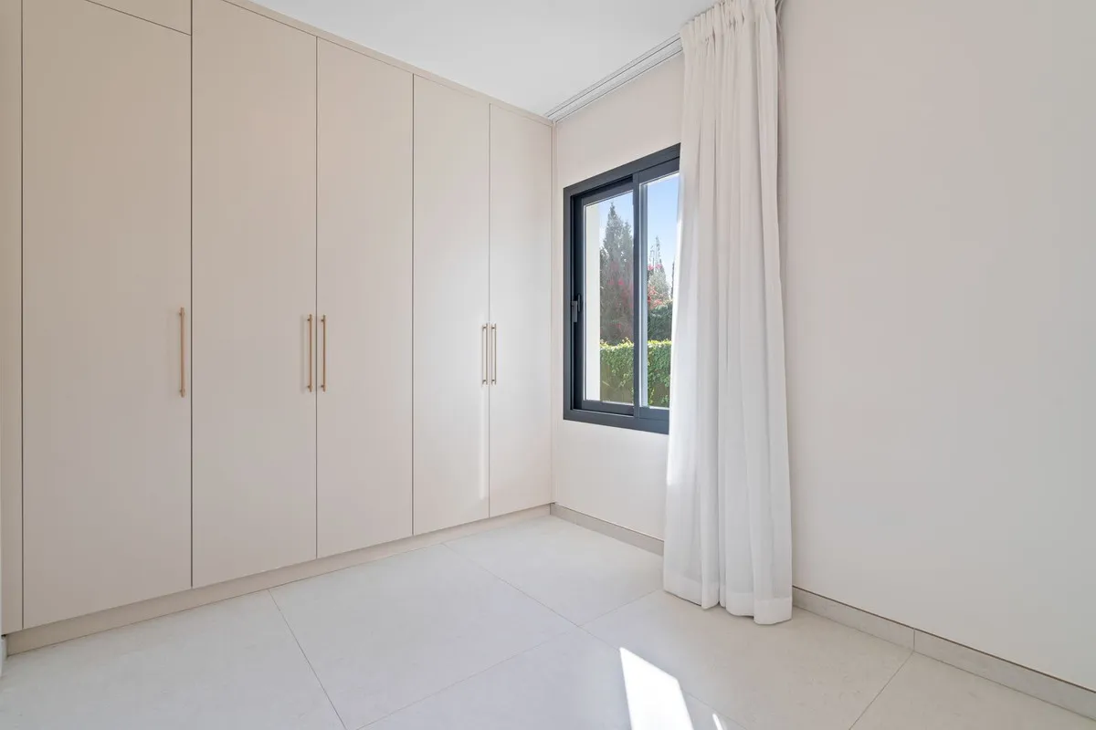 2e13a9b8-f5c3-4aba-b1b6-ec16fc48a640