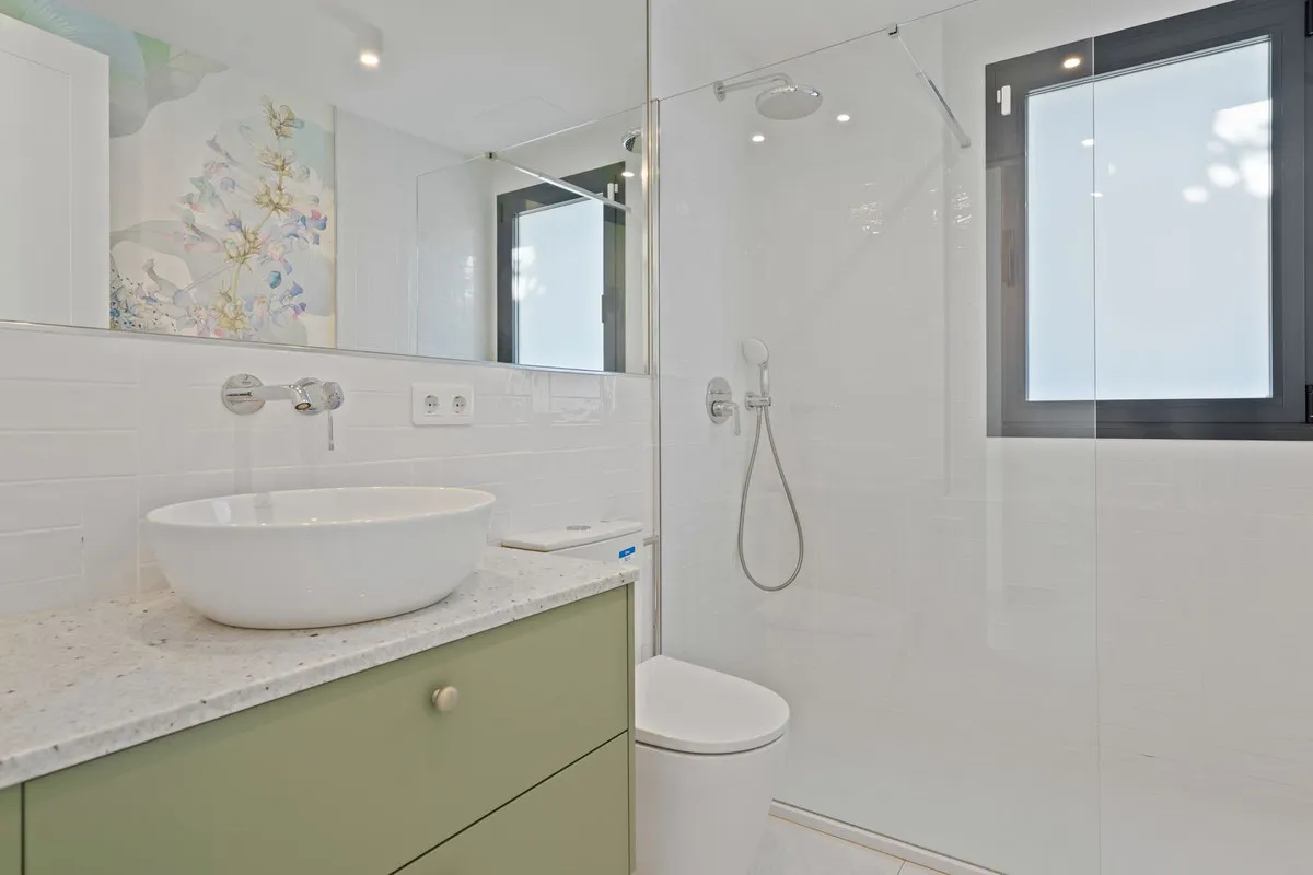 4b955f4a-8adf-4957-9103-845a06bc6e50