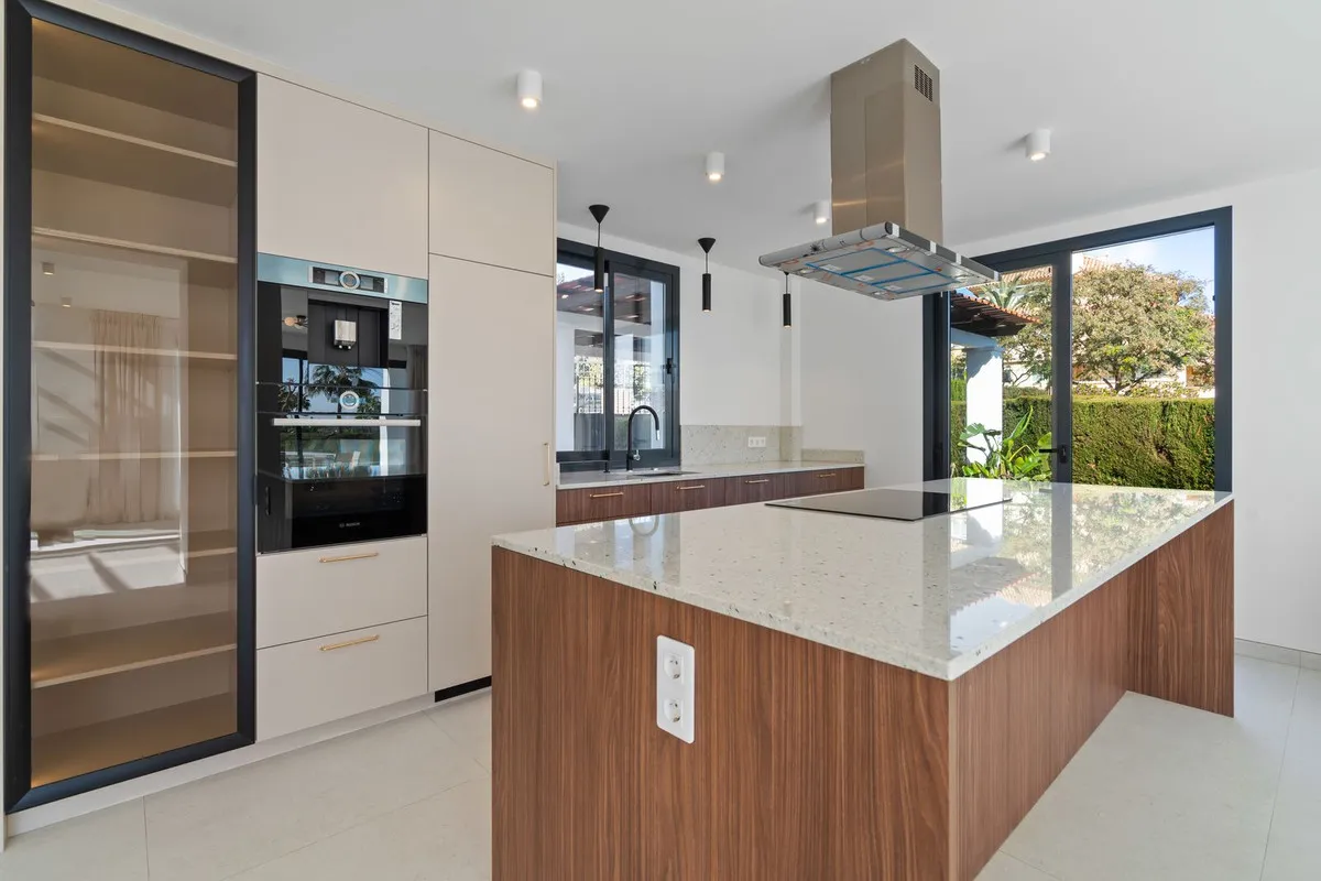 9fda99f9-6c21-411b-9ef9-d5e9a9da846f