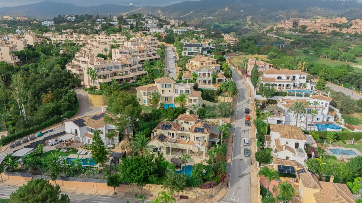 0e067b8f-2eff-4127-bbba-738ffc90c454