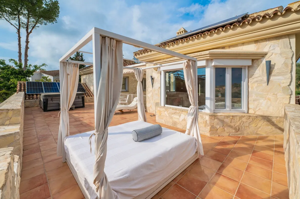 b1083fa6-c5e9-4c34-a59a-4efeff5d99c6