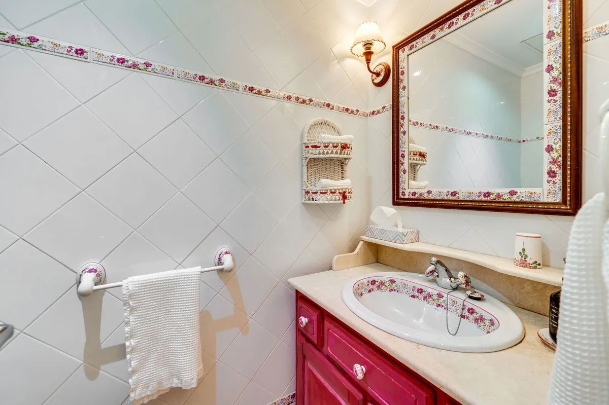 c986ebf8-a859-4359-af90-039396cd36fb