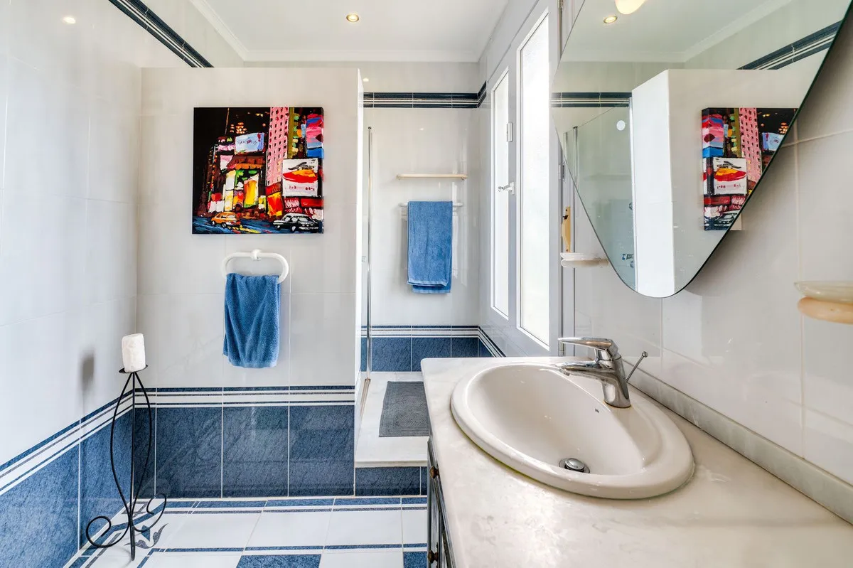 e13ad2df-b909-4931-870e-1533bacc5b5f