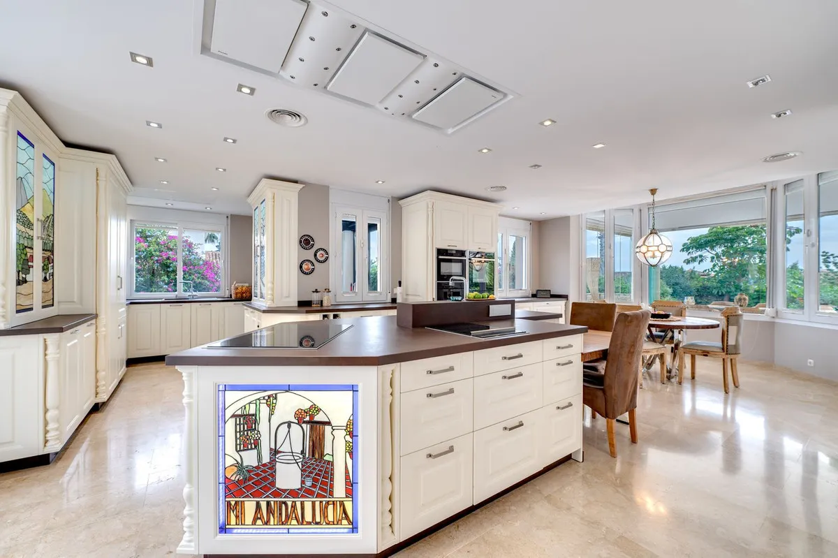 e5d22174-df88-4067-b7d1-612ae5bac979