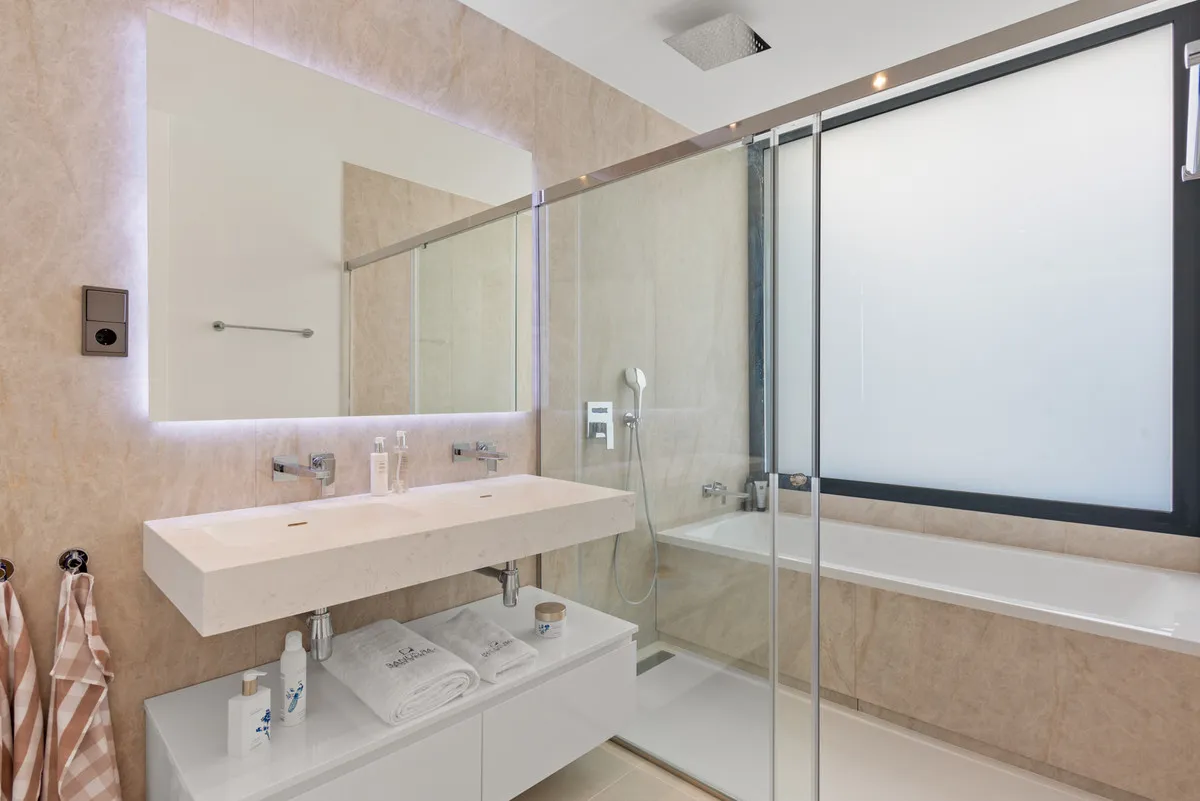 adec6363-ccd9-4368-b0cd-79cf328a008d