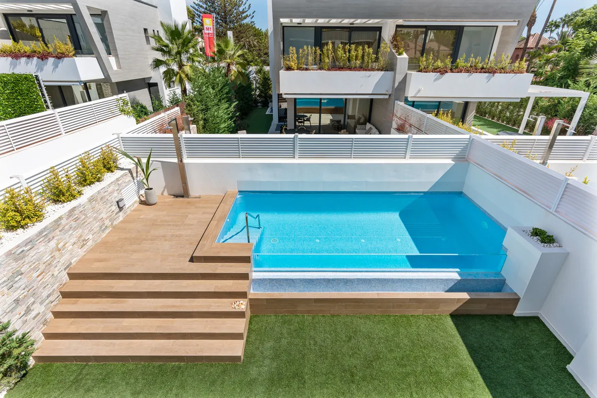 b76e8f1d-a1fa-42b0-a4d4-436cd4fe3b92