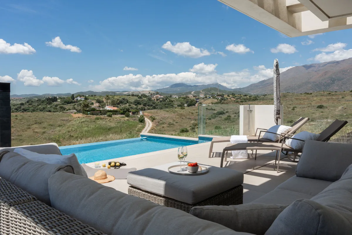 0f0e2ad2-5328-44fd-8f07-e69a14bdc0ed