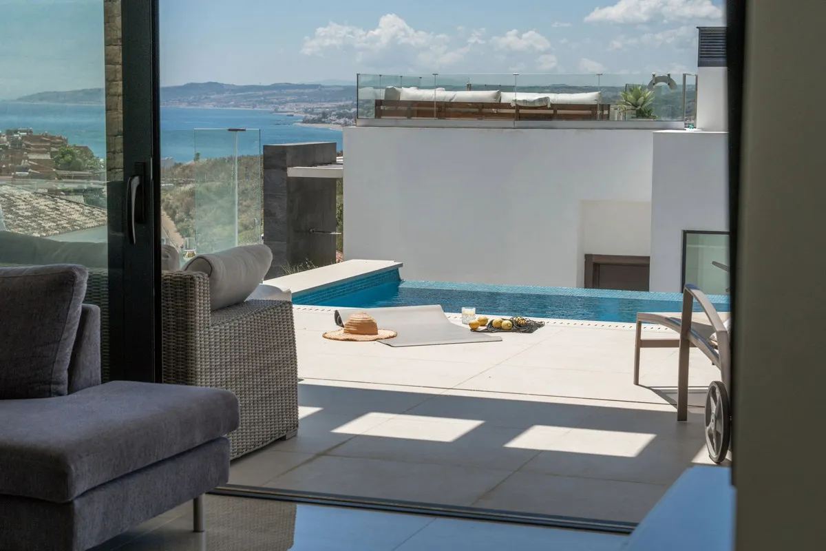 a0cf3563-09df-44bc-8349-f98cc0778bce