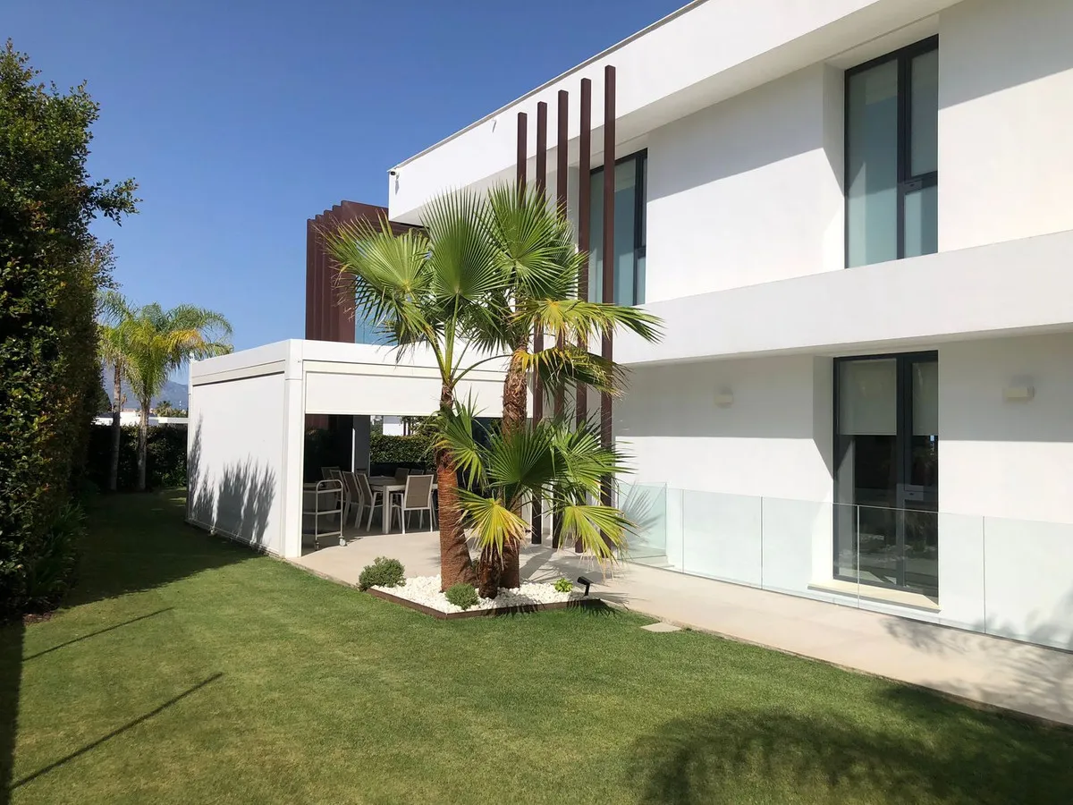 000f33d6-fdad-47b0-9e21-566f4a1820f5