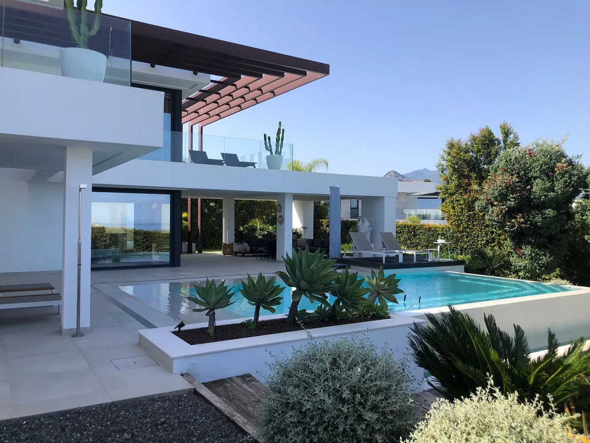 a1619d7e-c846-497a-a995-81bb1e9be97d