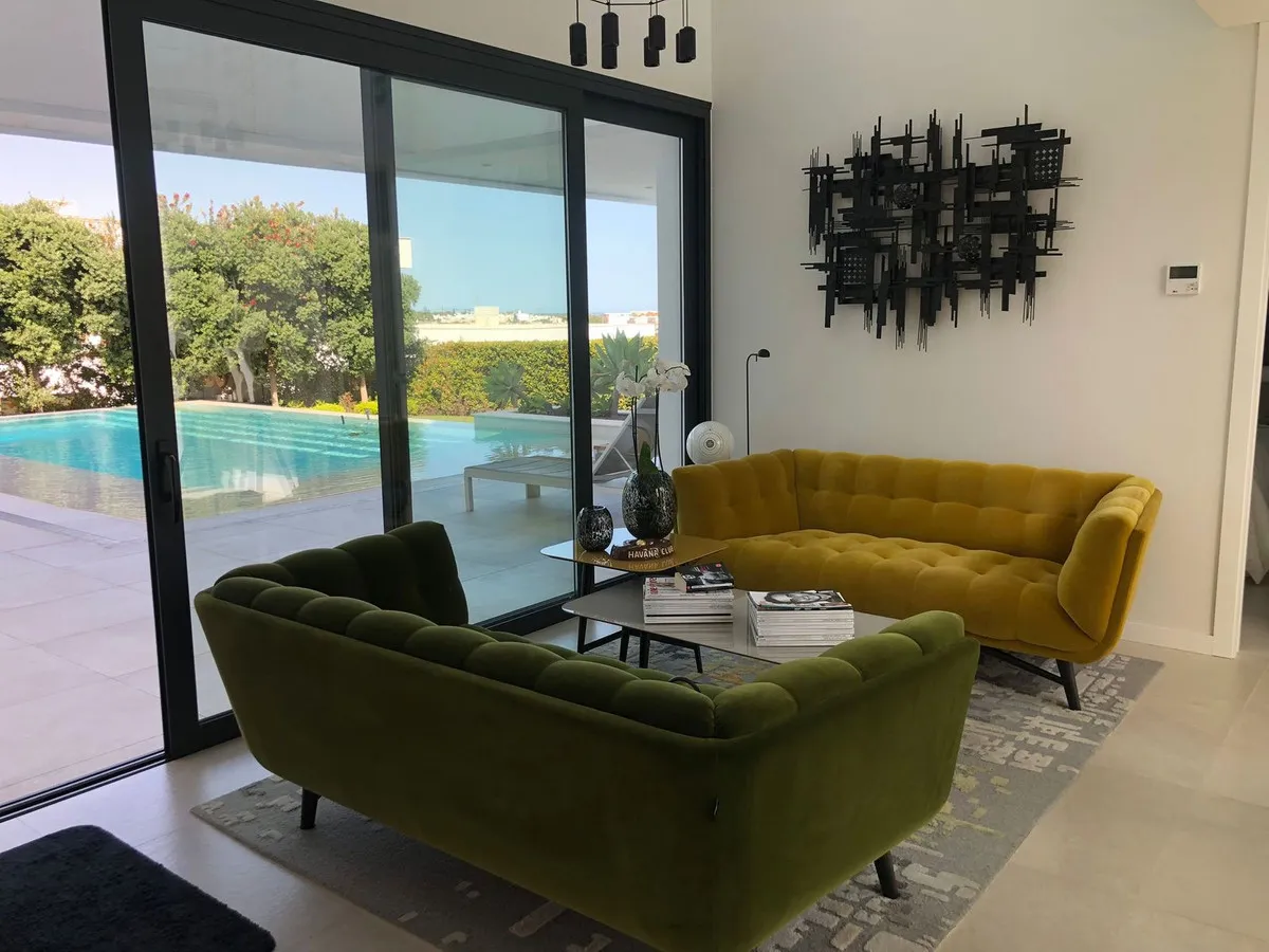 e2bbd73d-ed11-407e-958f-6a56c85c02cf