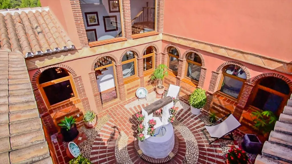 21e891fc-a158-49c9-875c-5a126a1a7e9c