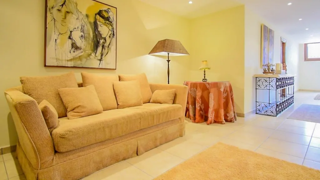 2edeab15-c568-4dc7-8d85-b6000fad849e