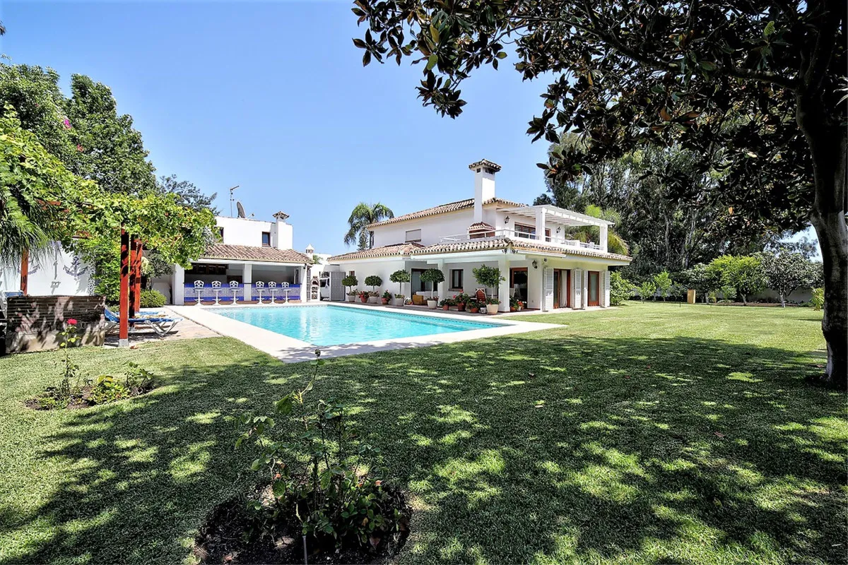 Luxurious Beachside Villa in Estepona