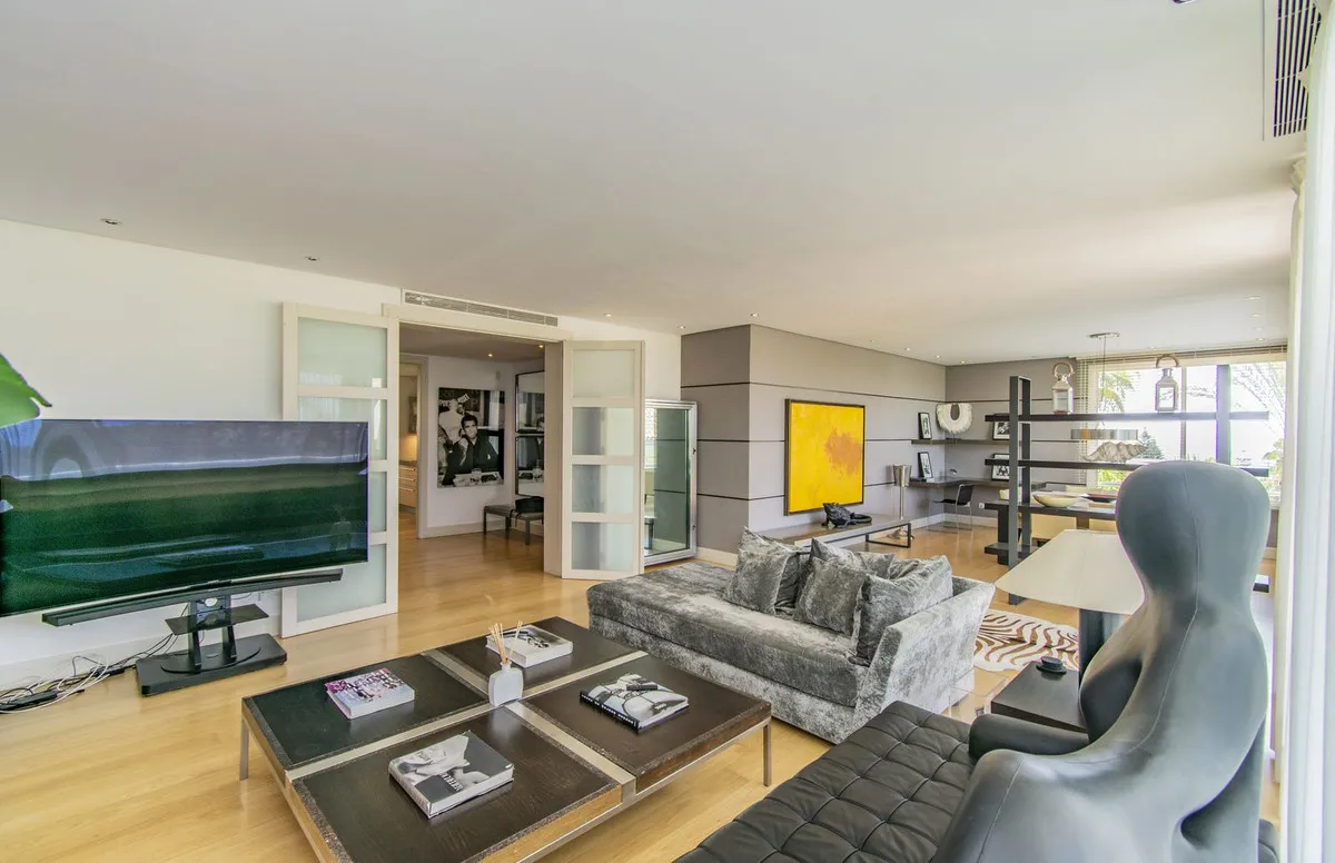 ad64b915-88dd-4c77-8d95-7ee9731bd614