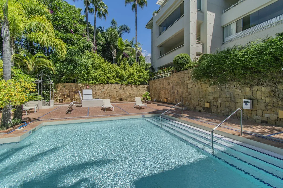 f27d6ca7-975d-4d17-bfdc-f417d21746e9