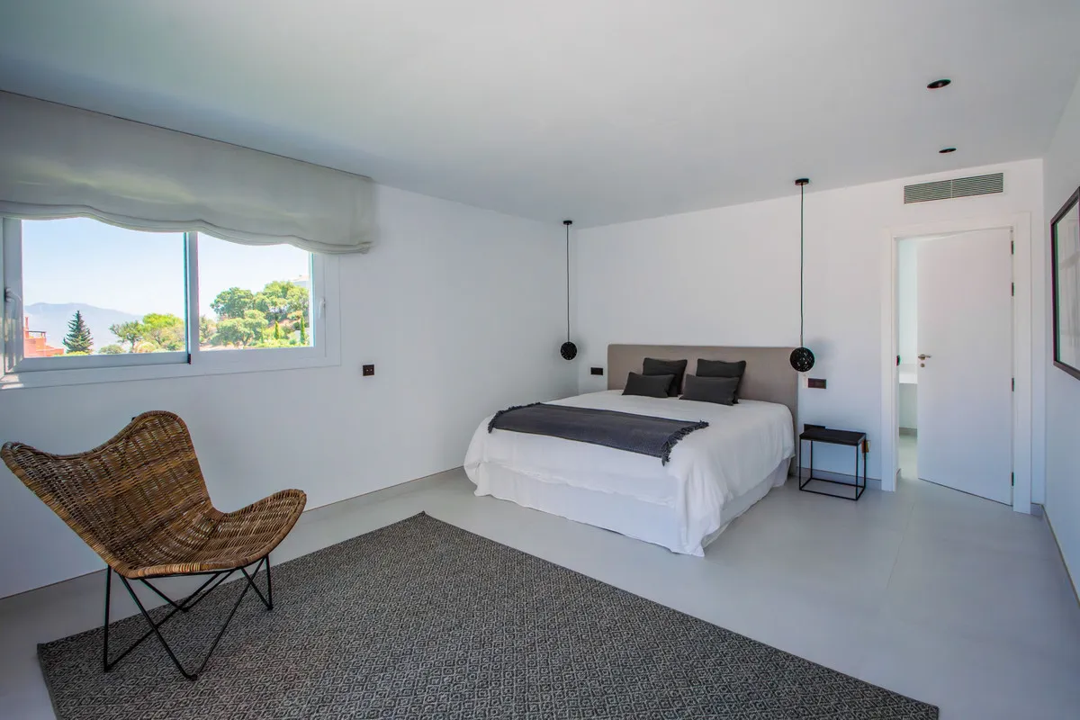 3b4c94c8-d3e9-4b09-95f7-cbe0dd3efd58