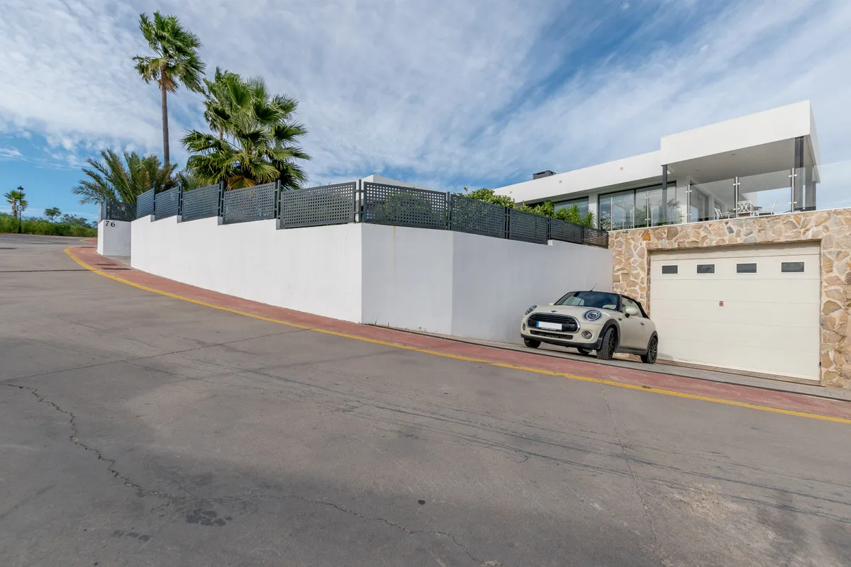 9f677ef7-3800-4c11-b7e1-c3346a2747c9