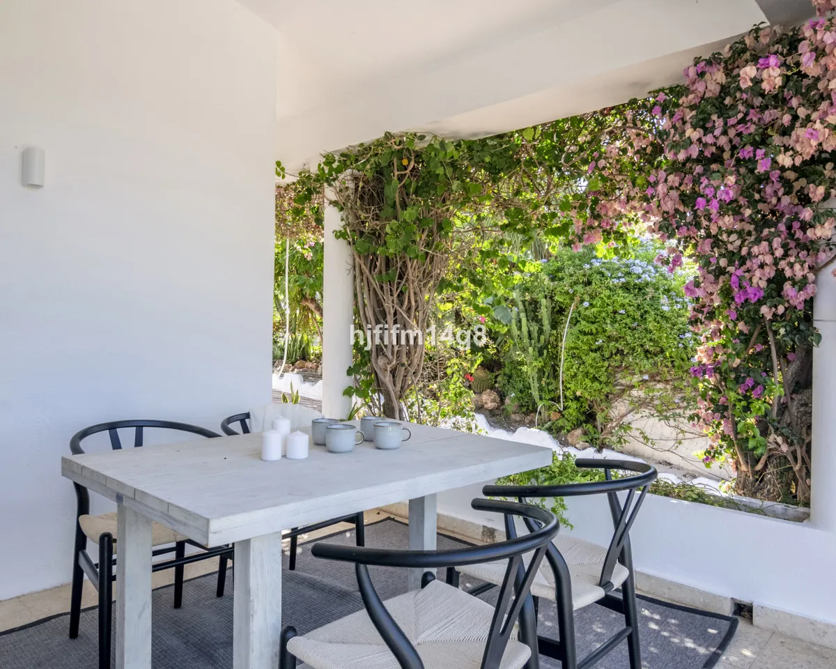 2cc00774-ef42-4d33-aeaa-8c23dd16fc7d