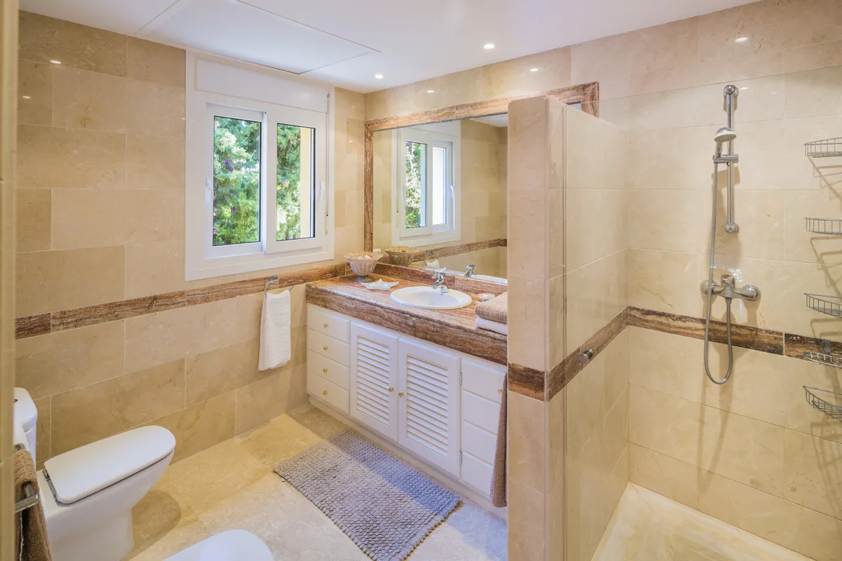 3ee0f04f-8e05-482e-bee9-594b039476ff