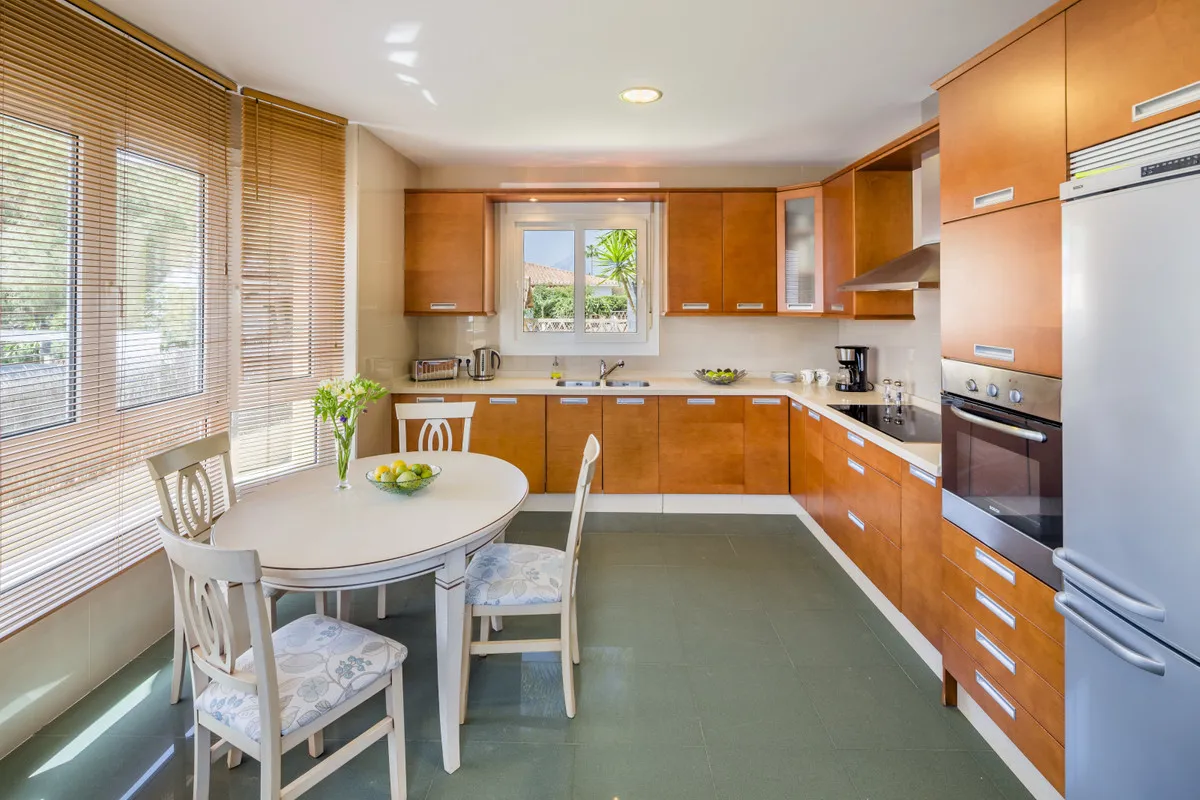 afb23d7a-7927-4f90-a536-79253dad0ac4