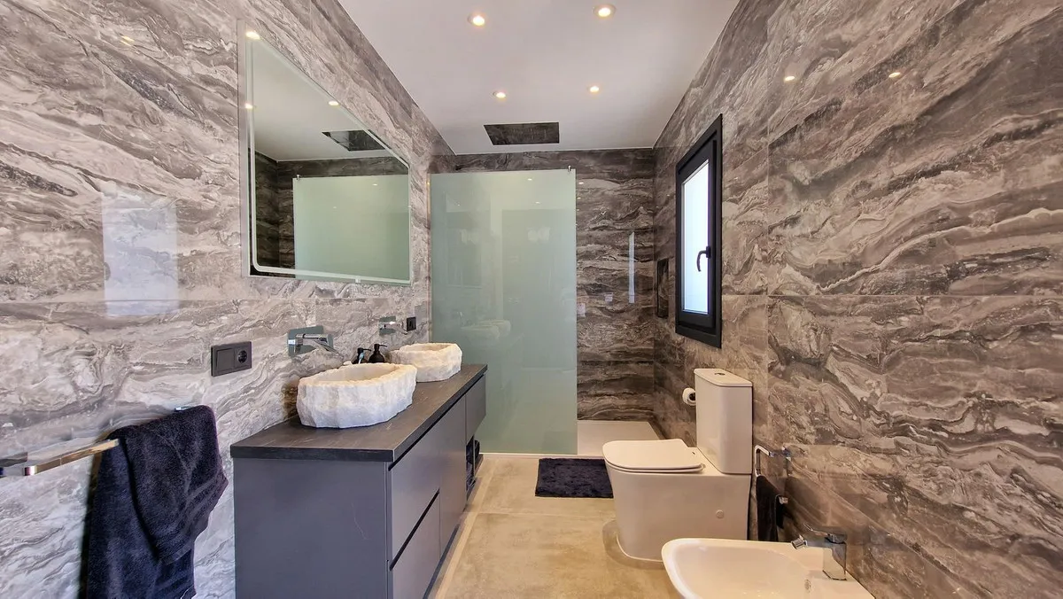 2e3d9a9c-0718-4be3-8602-5975bcd4dbf0