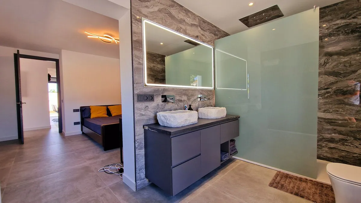 3a024397-614e-47b8-b55f-809a01188884