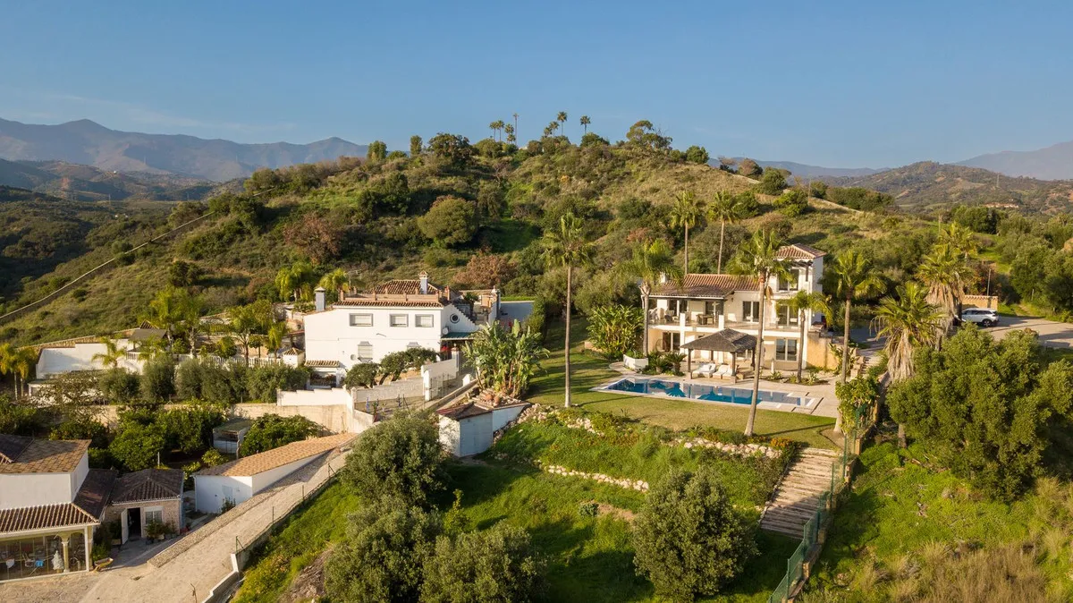 e2ac18d0-0ddb-451b-99a8-abbb16f8e5c9