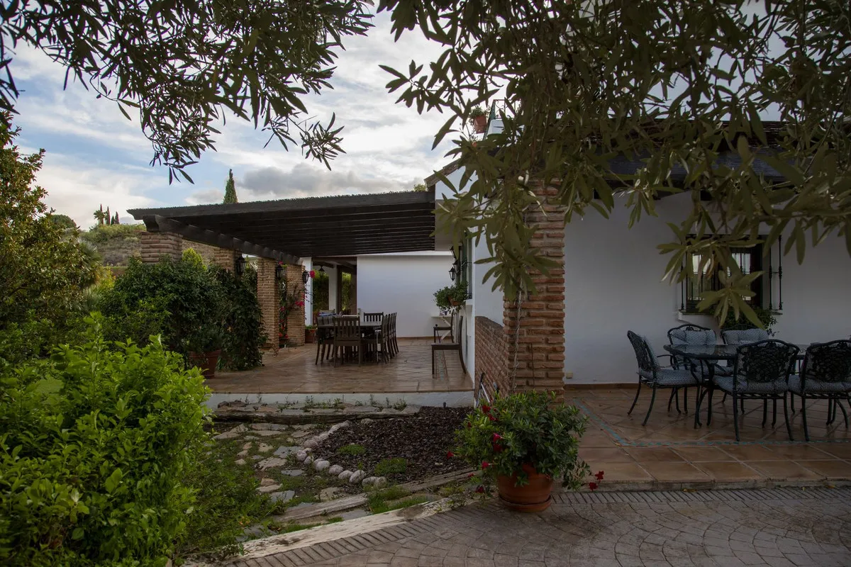 251e2bec-7d72-4629-bd34-c3b45a93e38b