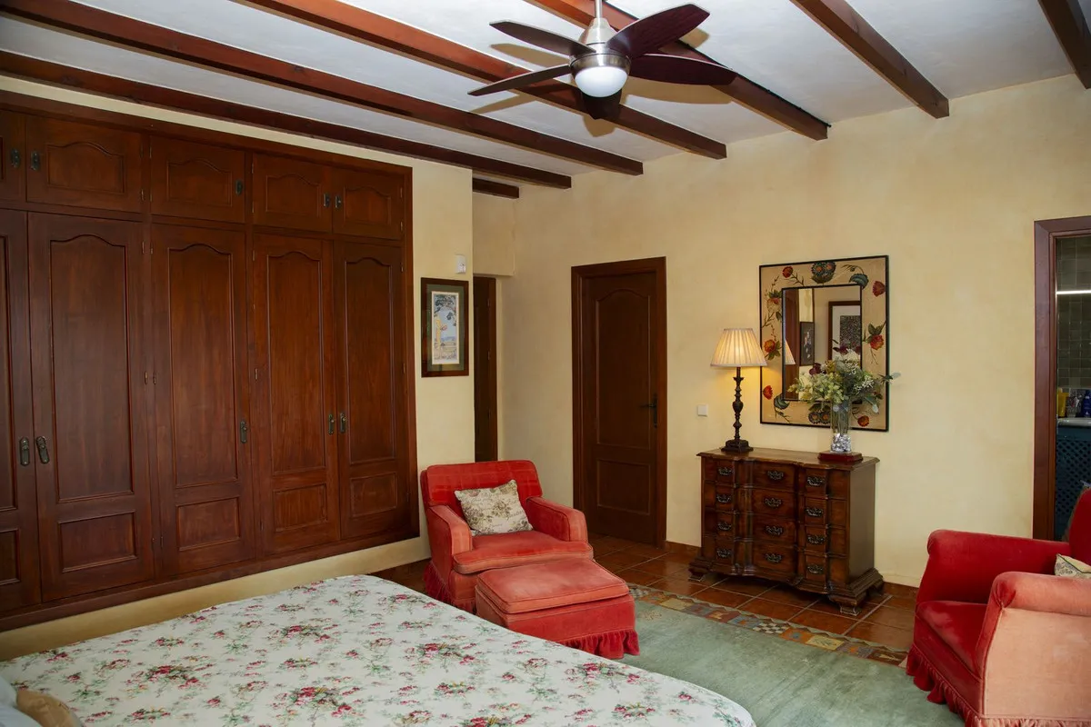 5a5f72a1-e8c9-418e-a09d-dae54b9ffade